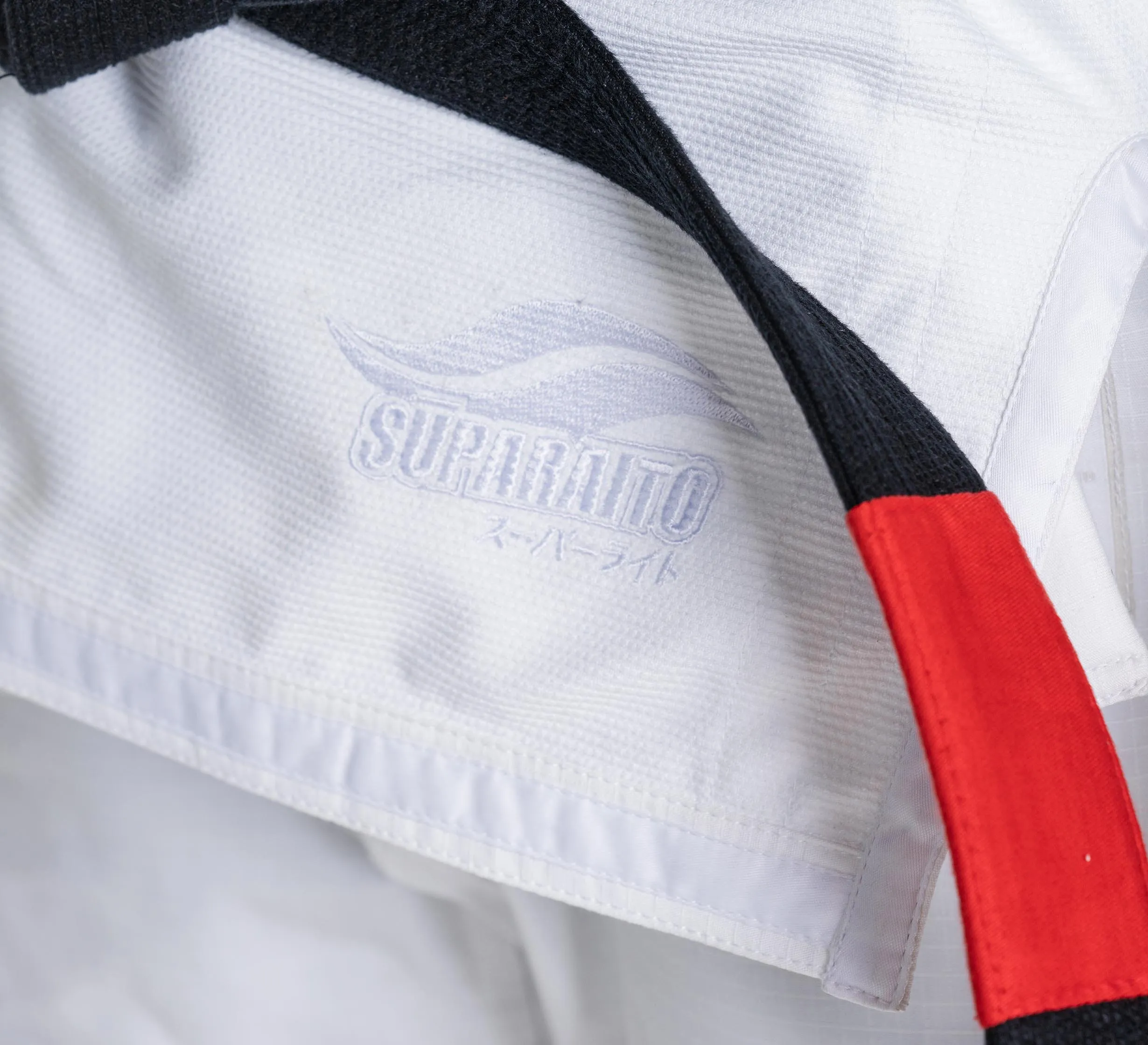 Suparaito BJJ Gi Whiteout